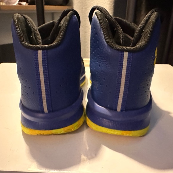 Children’s Under Armor Shoes/basketball size 1Y - Picture 3 of 6